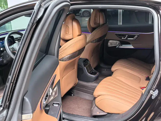 Mercedes-Benz E-Class — Фото автомобиля 11