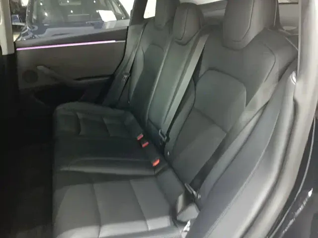Tesla Model 3 — Фото автомобиля 16