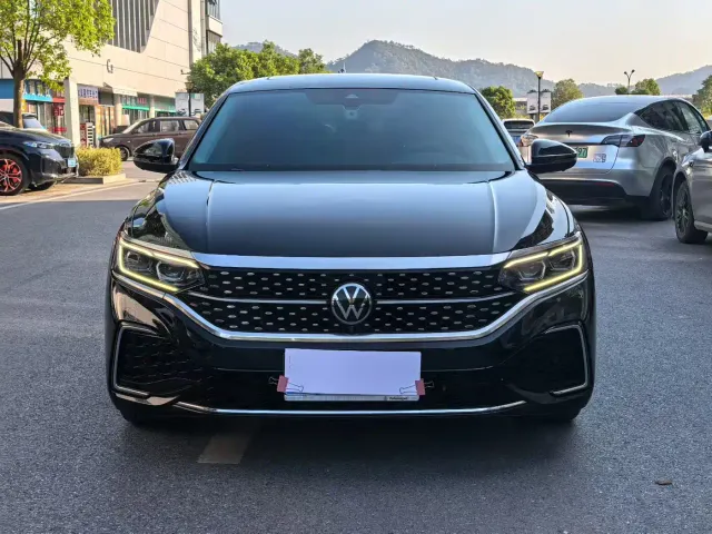 Volkswagen Passat — Фото автомобиля 2