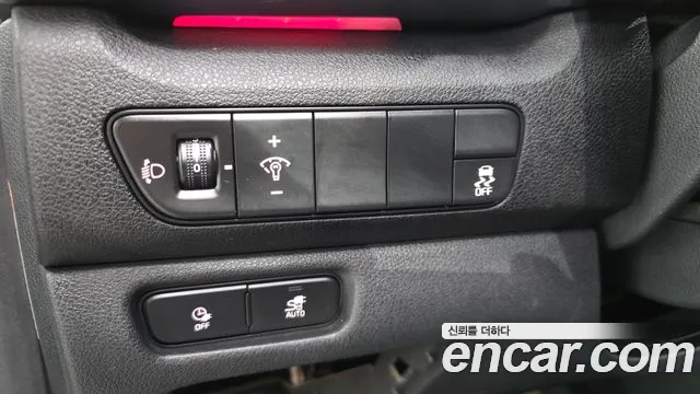 Kia Niro — Фото автомобиля 25