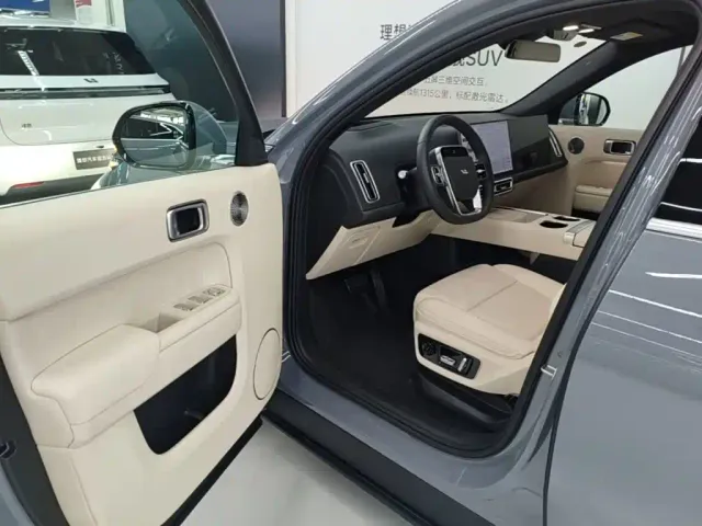 Li Auto L7 — Фото автомобиля 15