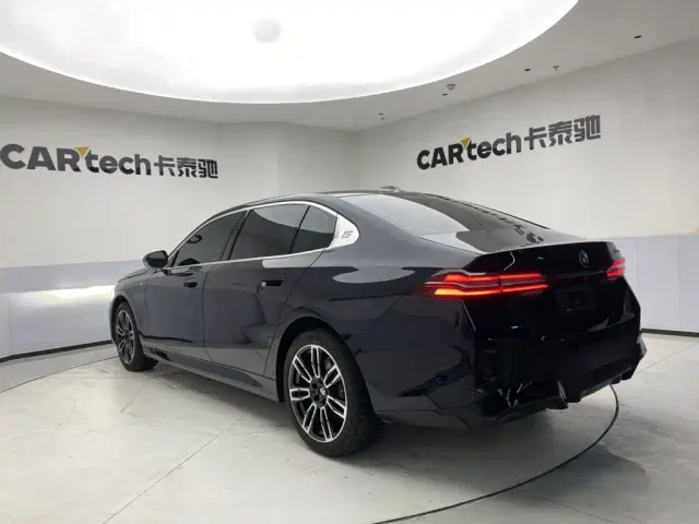 BMW 5 Series — Фото автомобиля 7