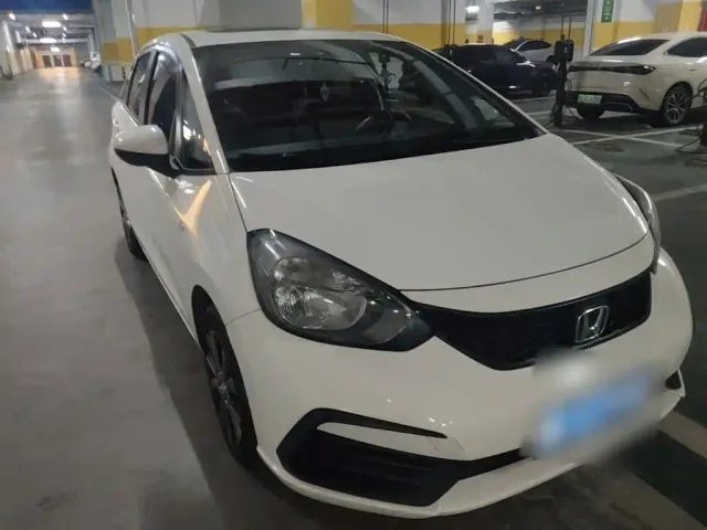 Honda Fit — Фото автомобиля 3