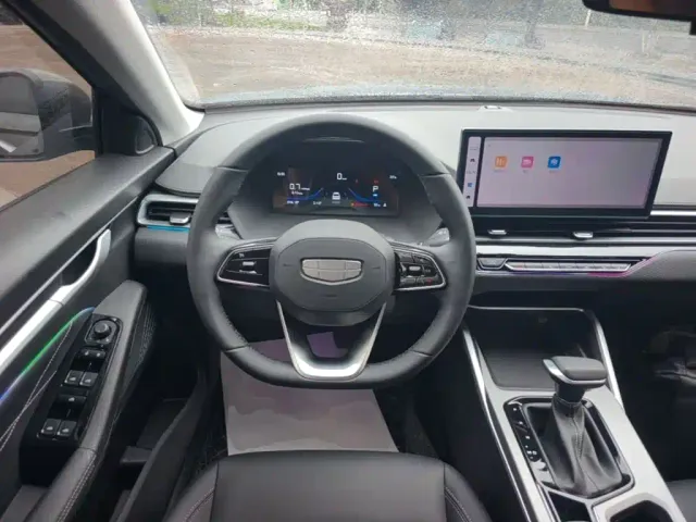 Geely Emgrand — Фото автомобиля 10