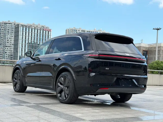Li Auto L8 — Фото автомобиля 5