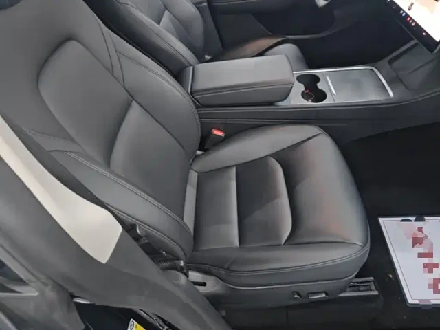 Tesla Model Y — Фото автомобиля 24
