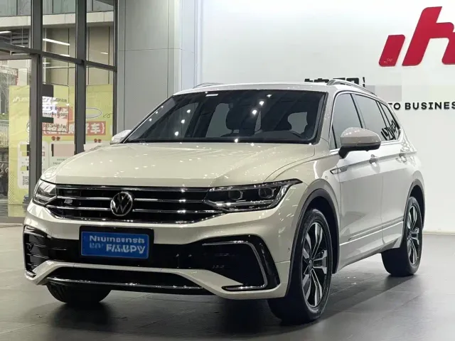 Фотография автомобиля — Volkswagen Tiguan L