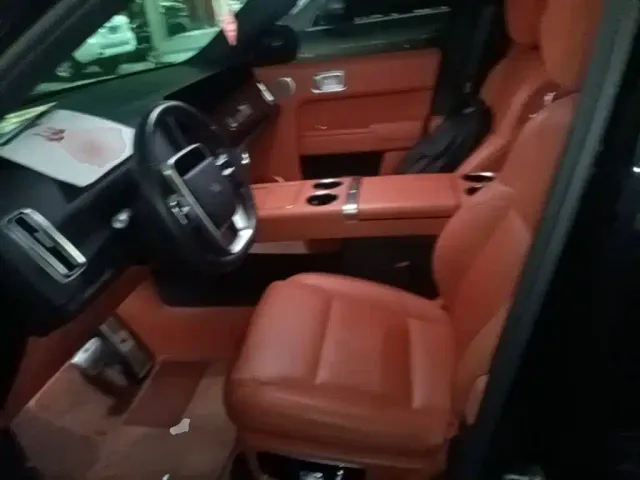 Li Auto L8 — Фото автомобиля 14