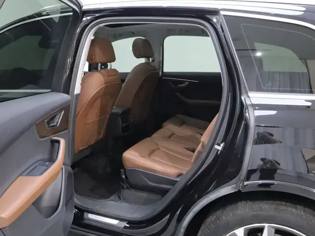 Audi Q7 — Фото автомобиля 11