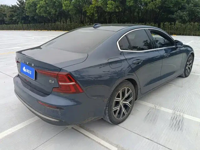Volvo S60 — Фото автомобиля 3