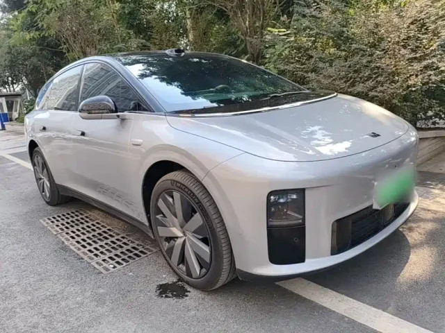 Li Auto i6 — Фото автомобиля 3