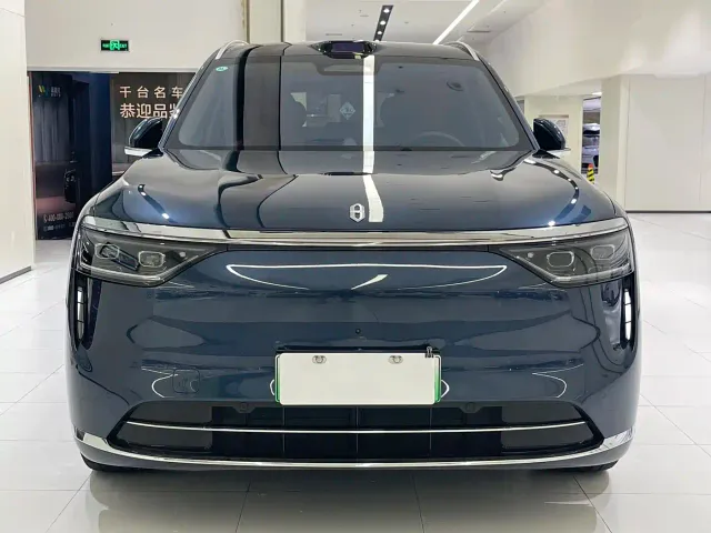Aito M8 — Фото автомобиля 2