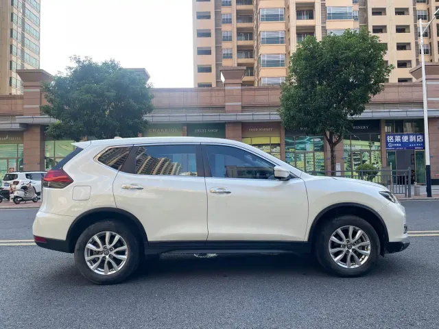 Nissan X-Trail — Фото автомобиля 7