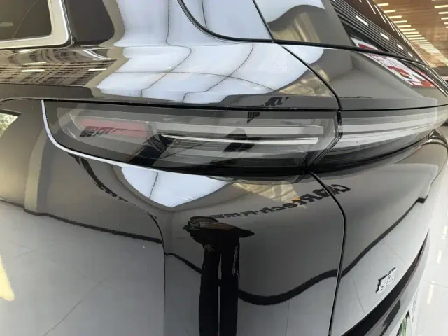 Li Auto L8 — Фото автомобиля 3