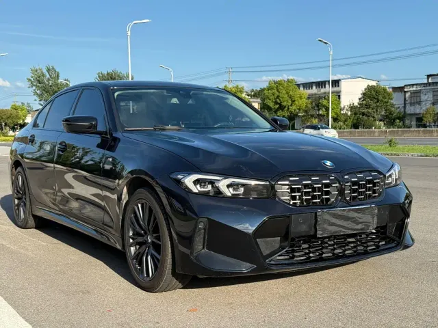 Фотография автомобиля — BMW 3 Series