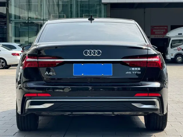Audi A6L — Фото автомобиля 14
