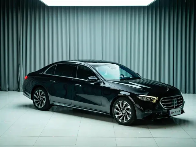 Mercedes-Benz E-Class — Фото автомобиля 3