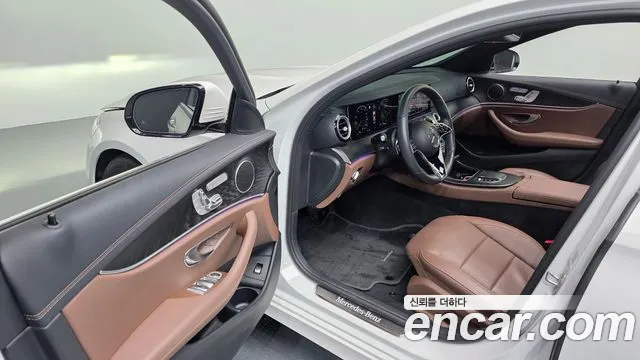 Mercedes-Benz E-Class — Фото автомобиля 10