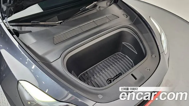 Tesla Model Y — Фото автомобиля 9
