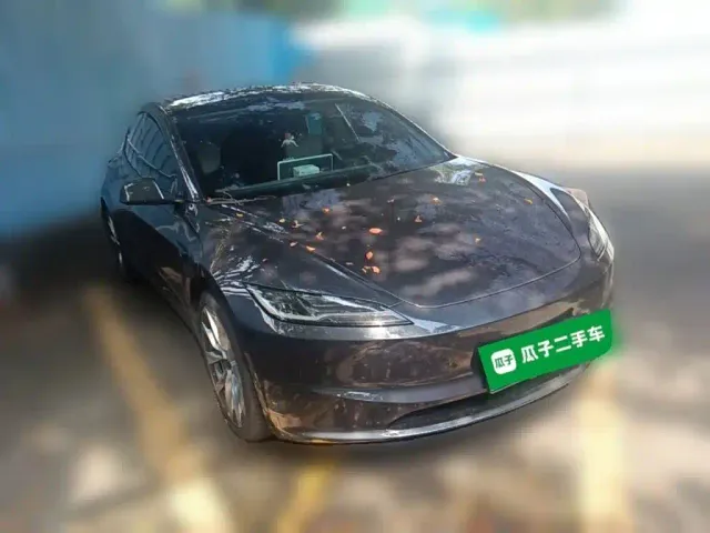 Tesla Model 3 — Фото автомобиля 3