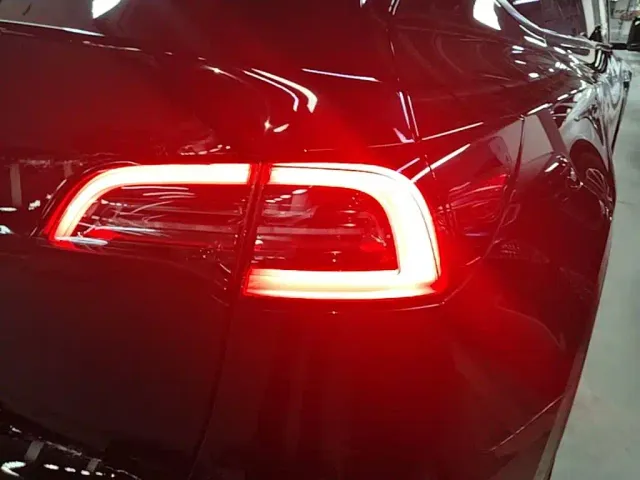 Tesla Model Y — Фото автомобиля 7