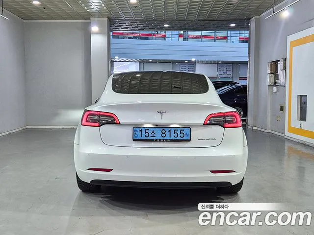 Tesla Model 3 — Фото автомобиля 4