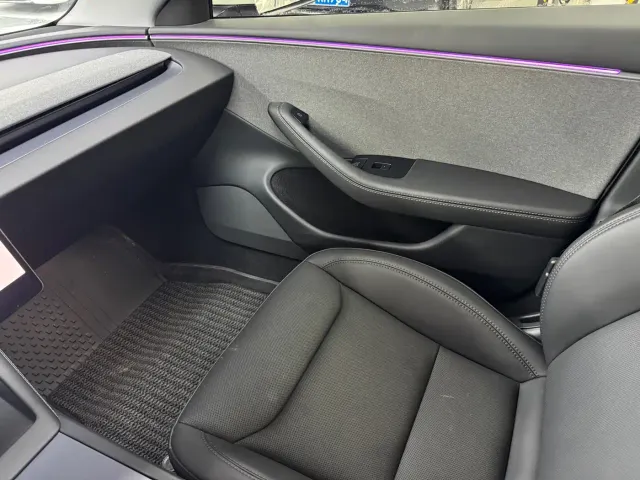 Tesla Model 3 — Фото автомобиля 8