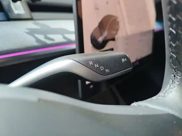 Tesla Model Y — Фото автомобиля 13