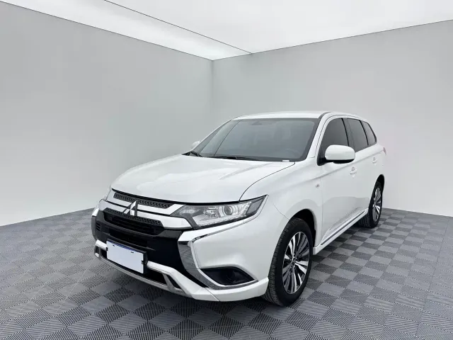 Фотография автомобиля — Mitsubishi Outlander