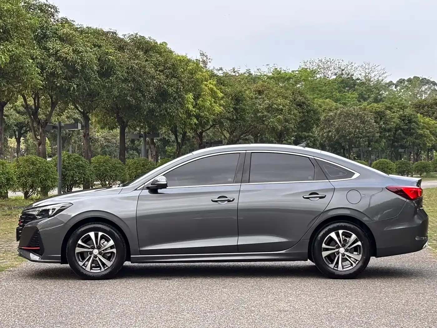 Changan Eado 2022 PLUS Blue Whale NE 1.4T GDI DCT Premium Edition — Фото автомобиля 7