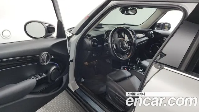 Mini Cooper Cooper 5 дверей Classic — Фото автомобиля 9