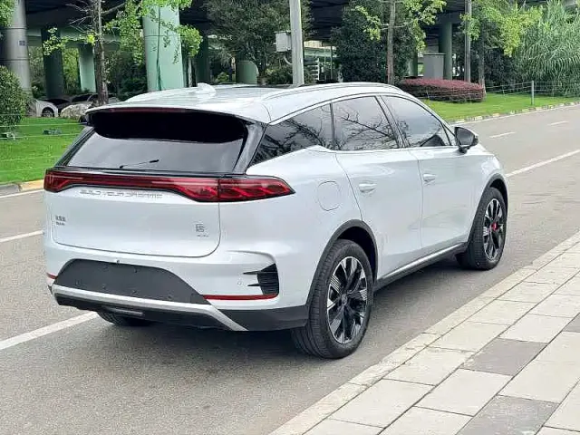 BYD Tang — Фото автомобиля 11