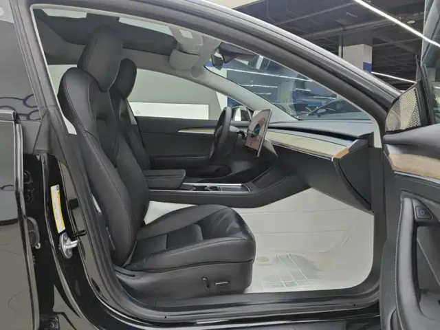 Tesla Model 3 — Фото автомобиля 8