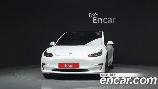 Tesla Model 3 — Фото автомобиля 3