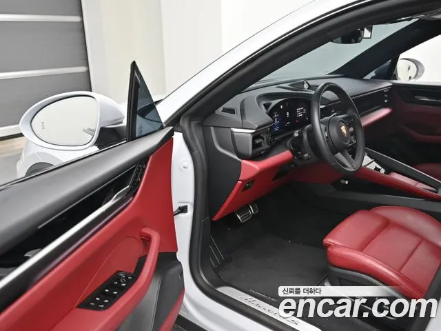 Porsche Macan Electric — Фото автомобиля 11