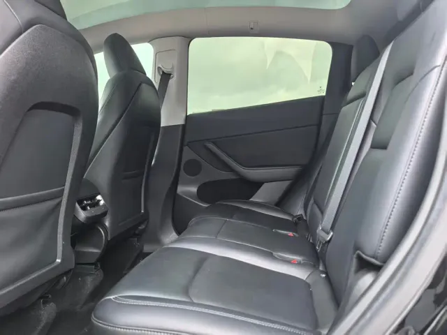 Tesla Model Y — Фото автомобиля 6