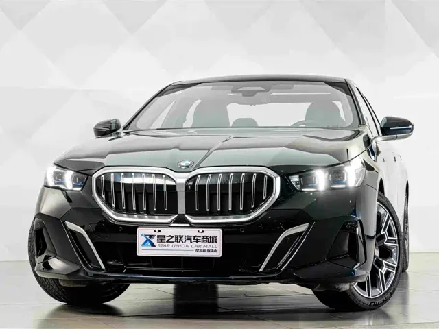 BMW BMW 5 Series 2025 530Li Premium M Sport Package — Фото автомобиля 3