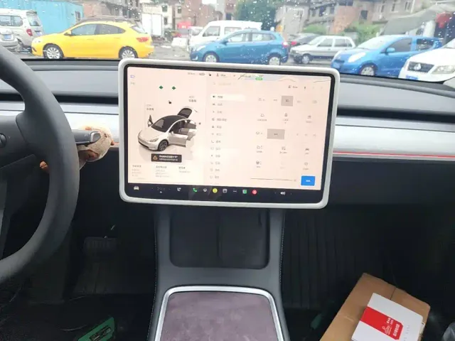 Tesla Model Y — Фото автомобиля 12