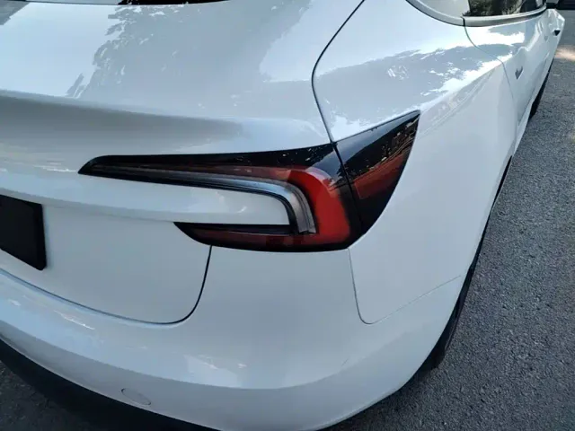 Tesla Model 3 — Фото автомобиля 7