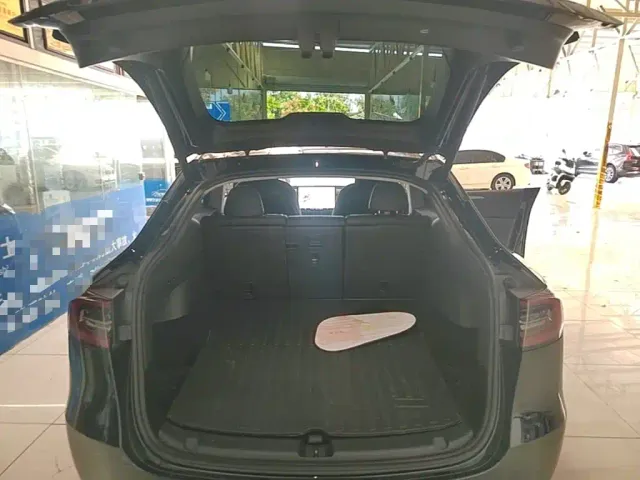 Tesla Model Y — Фото автомобиля 18