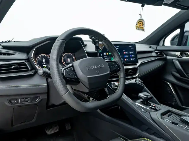 Lynk & Co 06 — Фото автомобиля 21
