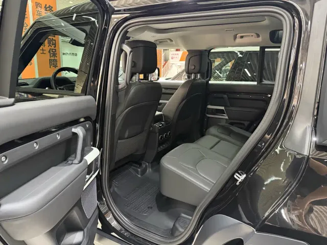 Land Rover Defender — Фото автомобиля 7