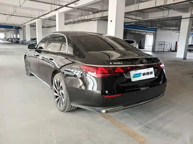 Mercedes-Benz E-Class — Фото автомобиля 3