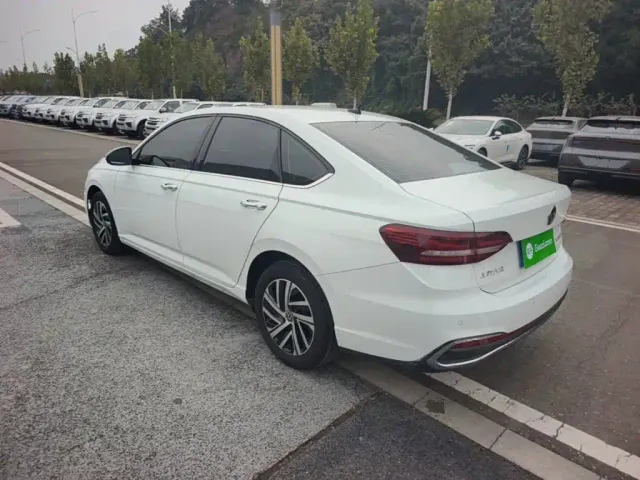 Volkswagen Lavida — Фото автомобиля 4