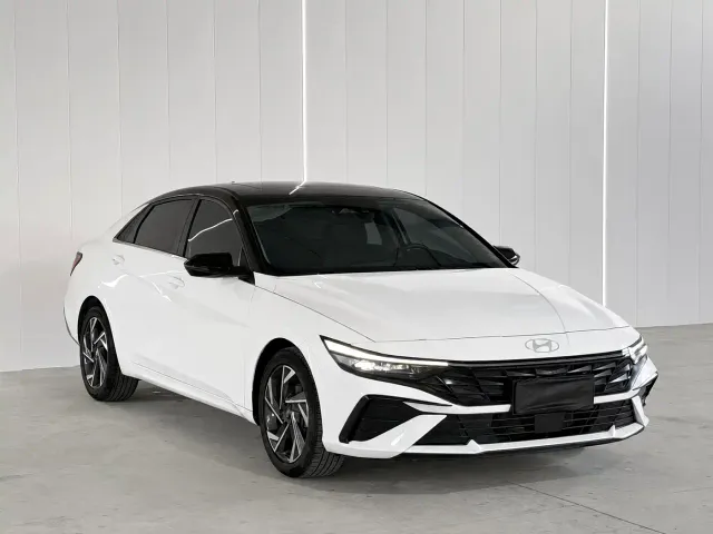 Hyundai Elantra — Фото автомобиля 3