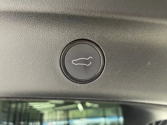 Tesla Model Y — Фото автомобиля 9