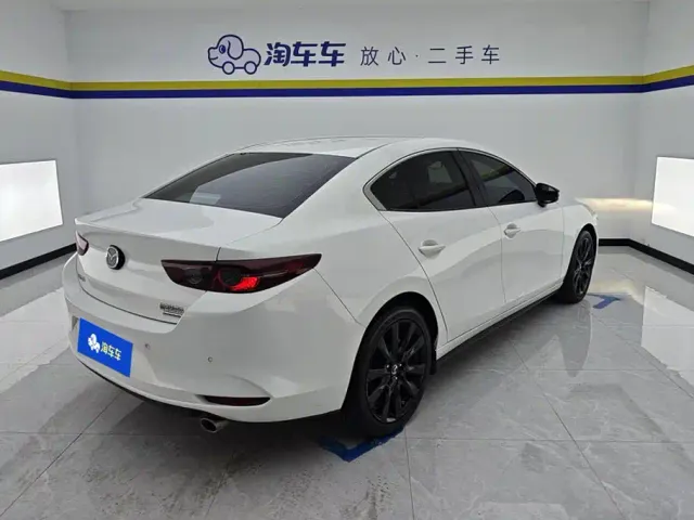 Mazda Axela — Фото автомобиля 3