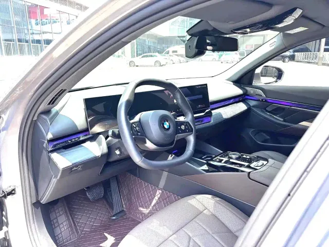 BMW 5 Series — Фото автомобиля 4