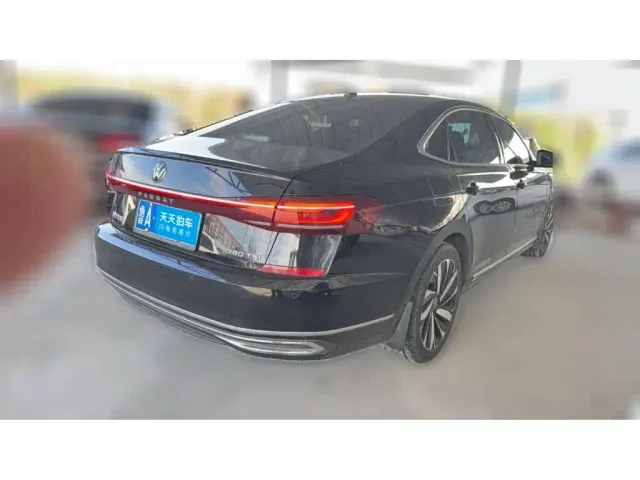Volkswagen Passat — Фото автомобиля 2