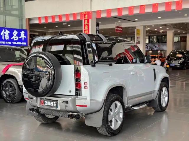 Land Rover Defender — Фото автомобиля 3
